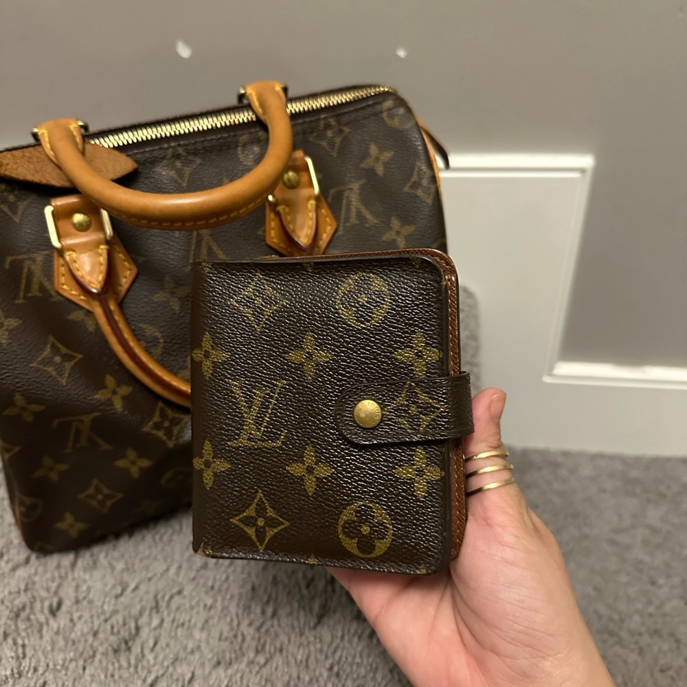 Preloved LV small compact wallet